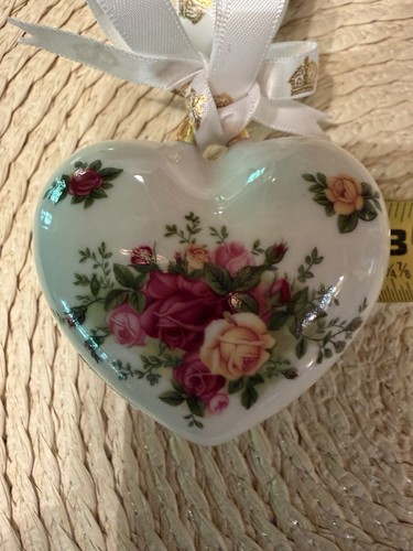 ROYAL ALBERT OLD COUNTRY ROSES HEART China ORNAMENT Christmas Valentine White