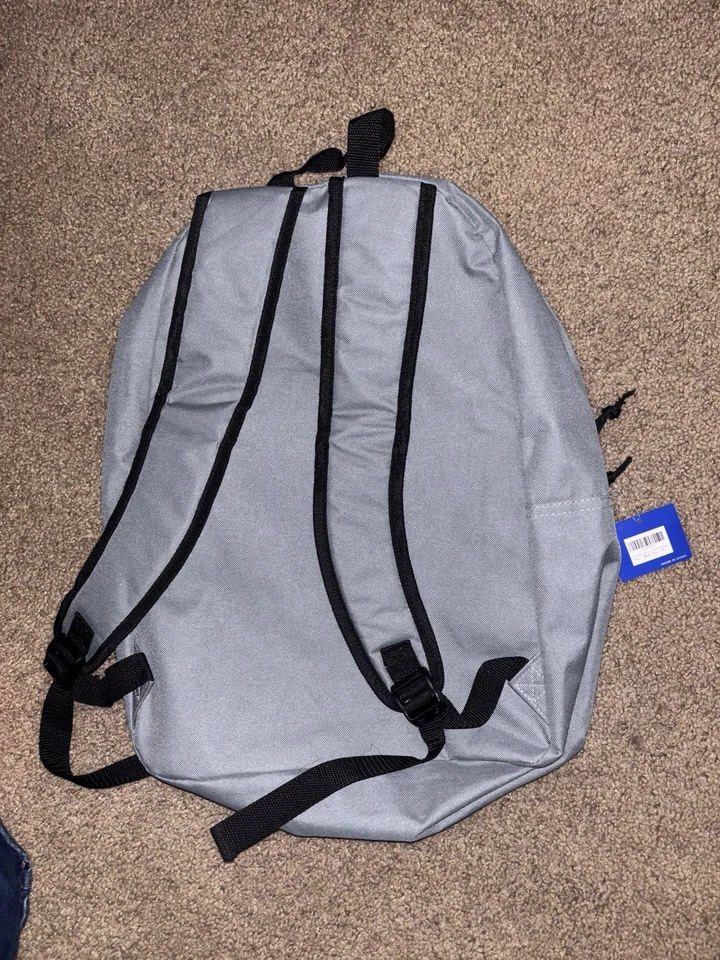 Mochila de nailon gris con detalles negros Foto 2 de 4