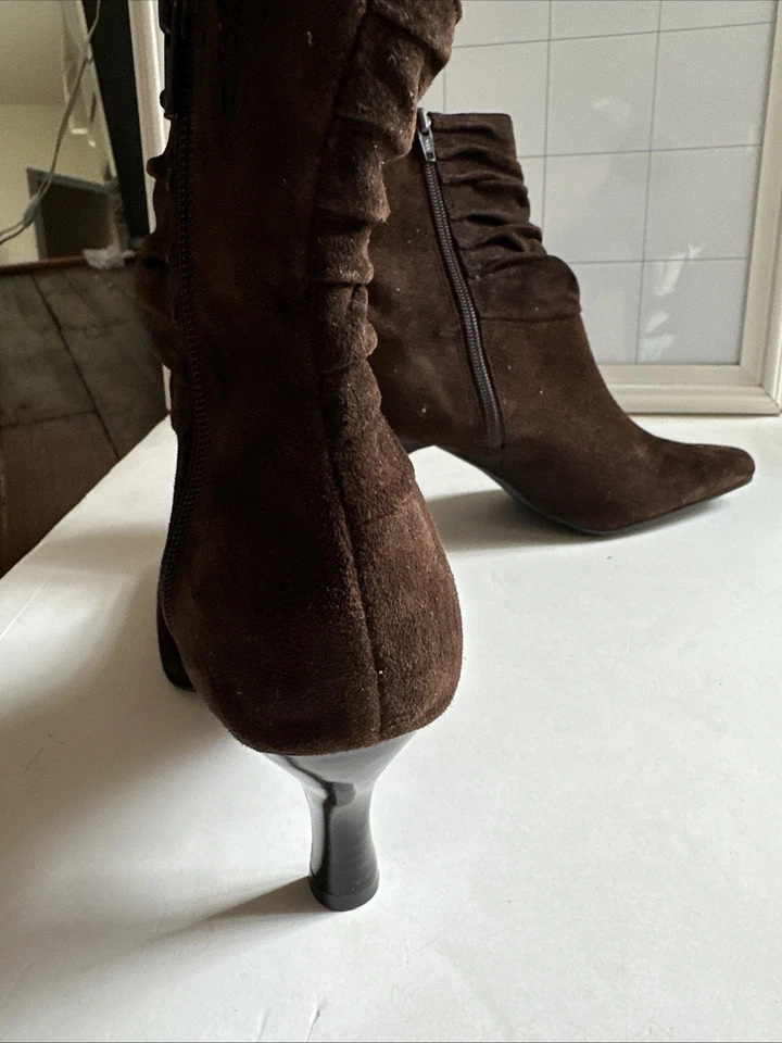 Botines acanalados de gamuza marrón White Mountain Chantel talla 7M marrón chocolate Foto 4 de 4