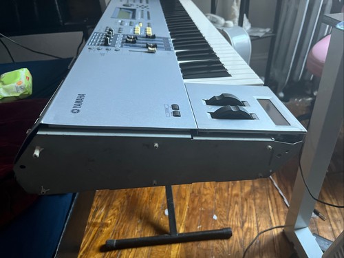 YAMAHA MOTIF ES7 76-Key Keyboard Synthesizer Great Condition W/ Power Cable - Picture 3 of 12