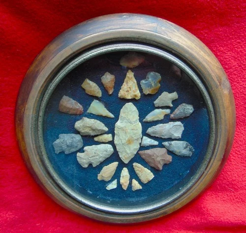 AUTHENTIC OLD INDIAN  24-CT ARROWHEADS MOUNTED & GLASS FRAMED