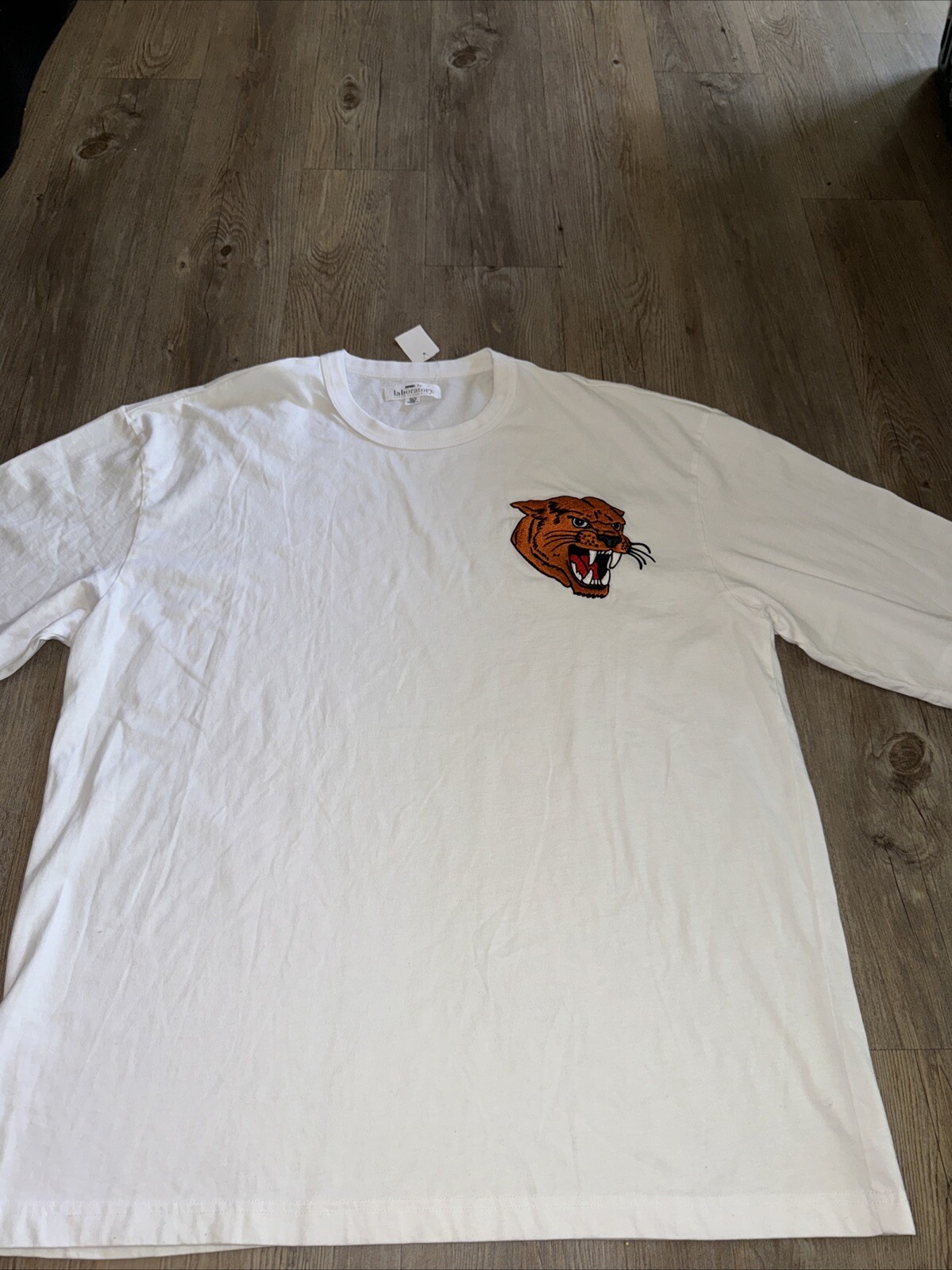 Saber Tooth Tiger Mens t-shirt embroidered Size 2XL Laboratory Lord & Taylor thumbnail 3