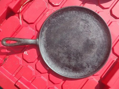 Wagner Ware 10” Diameter # 1109 B Griddle Sidney Cast Iron Pre-Loved