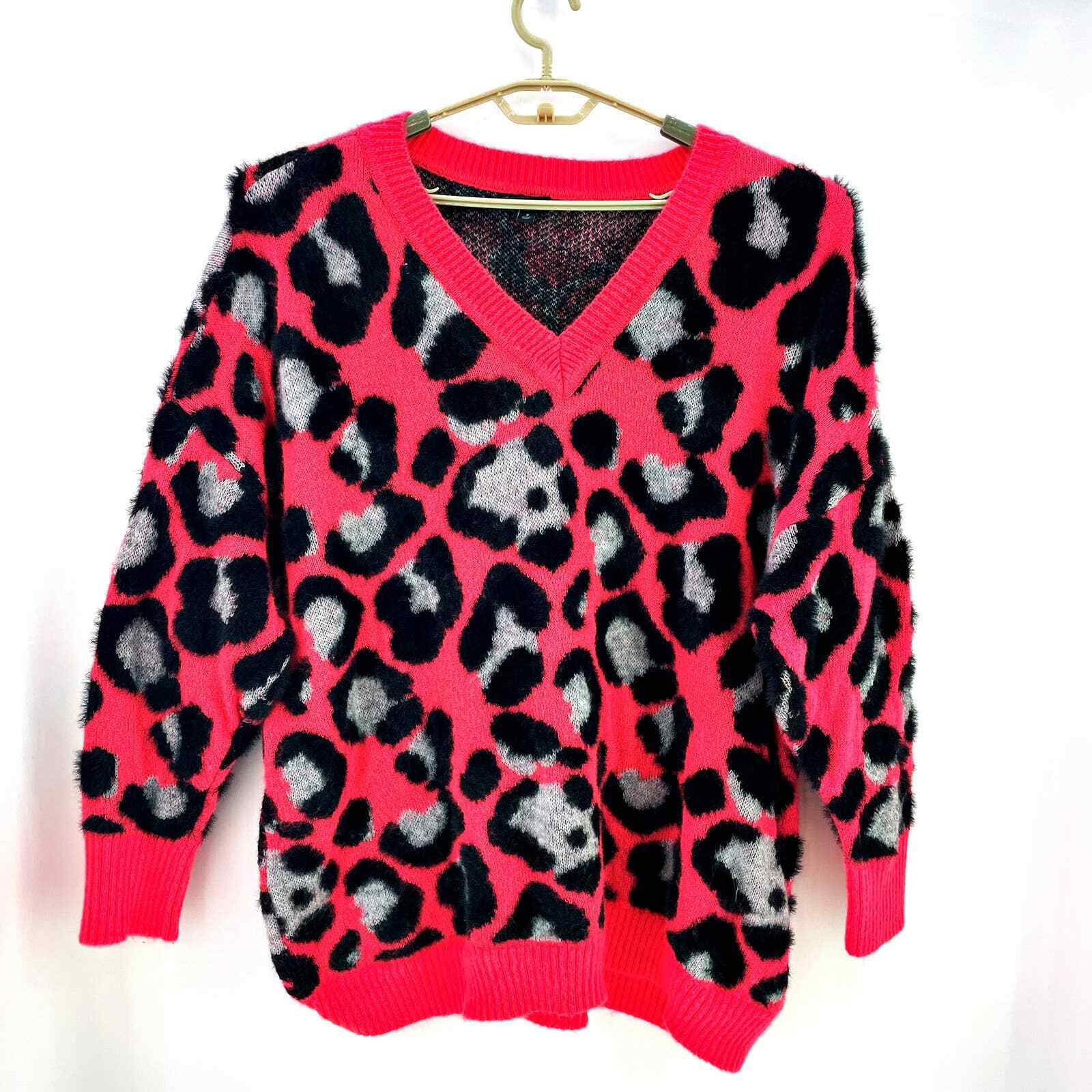 EUC Torrid Women's Bright Coral Pink Leopard Print Fuzzy Sweater 