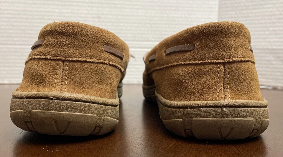 Zapatillas Chaps Para Hombre Medianas 8-9 Cuero Gamuza Genuino Mocasín Tostado Piel Sintética Forradas Foto 4 de 4