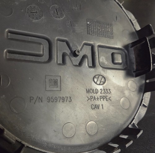 Set of 2 GMC Terrain Silver Center Caps 9597973 - Picture 3 of 4