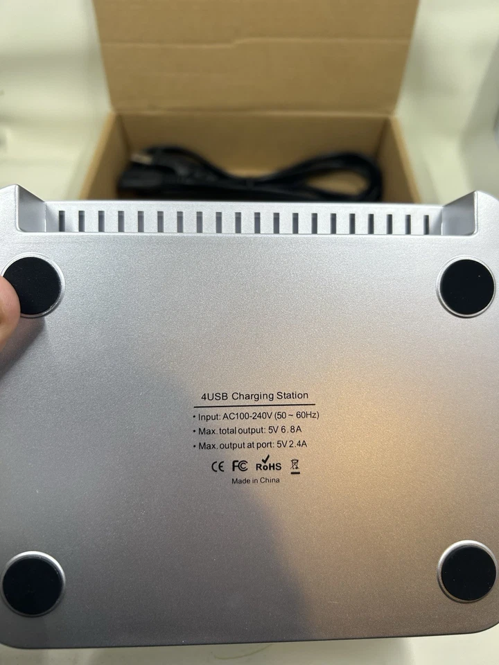 Estación de carga USB de 4 puertos - Organizador de cargador multidispositivo - Plateado y negro Foto 4 de 4