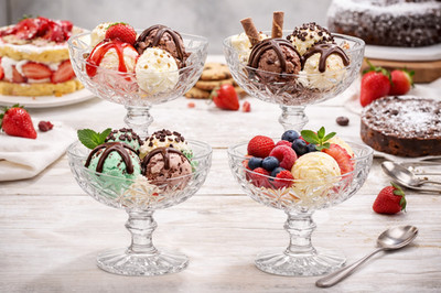 4 x Eisbecher Gläser Dessertschalen Stielfuß Kleinigkeit Pudding Gläser