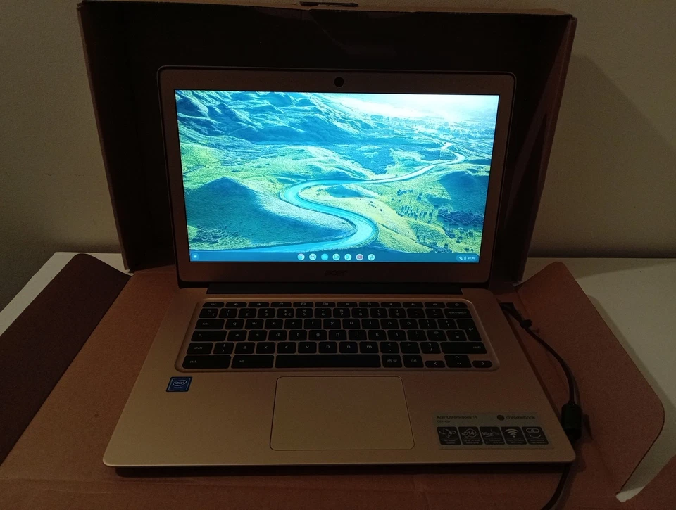 Acer Chromebook 14 Inch Screen CB3-431 Laptop Gold With Charger And Box - Image 2 of 4