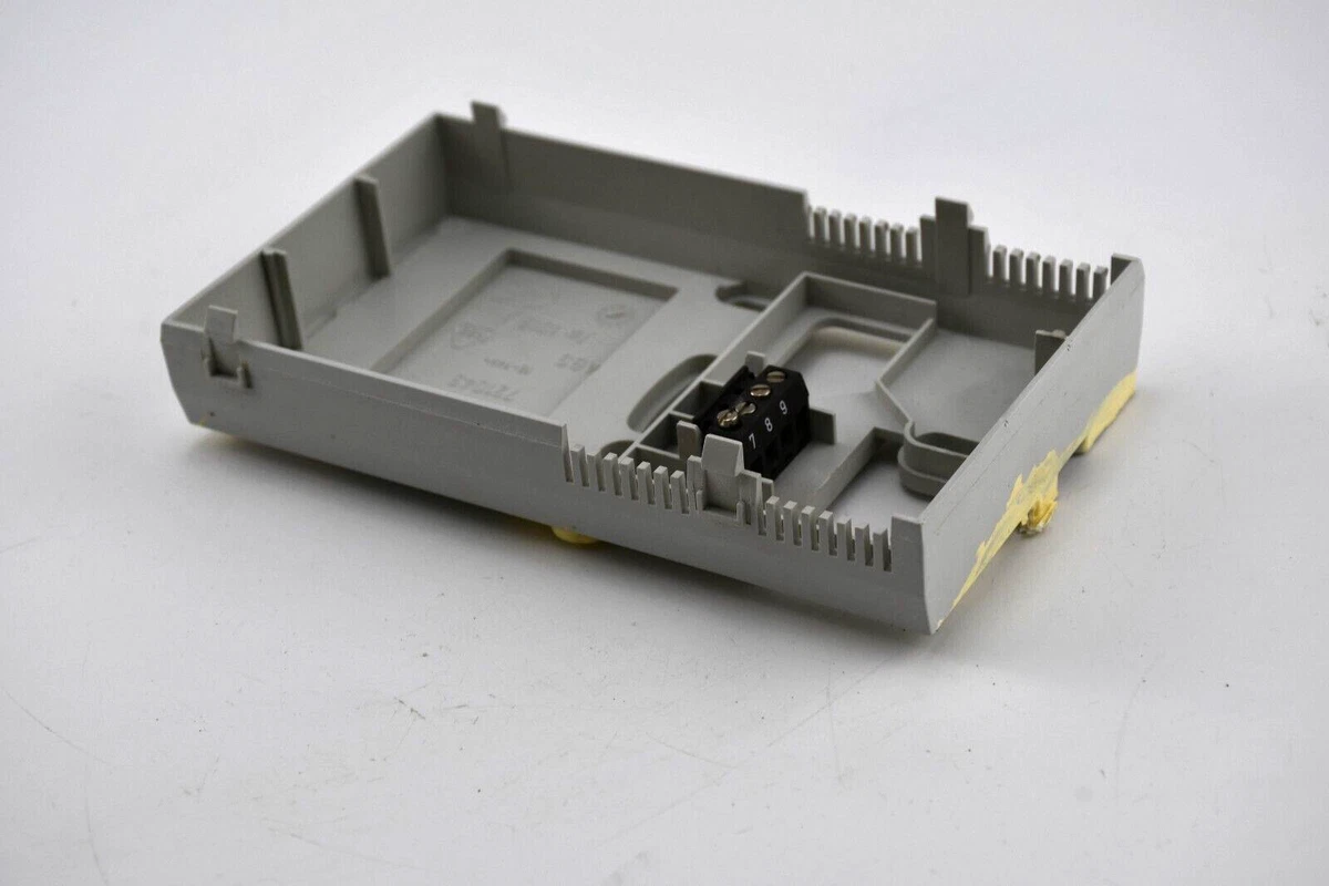 Vaillant VRC 410 Wandhalterung Wandsockel 721043 / 299517 | eBay 