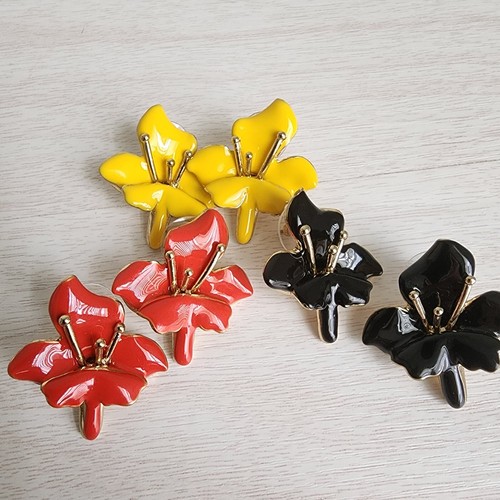 Vintage Post Enamel Earring Lot Black Red Yellow 3 Pairs Spring Flower Orchid - Picture 4 of 11