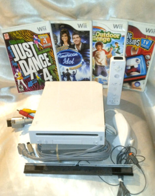 NINTENDO WII RVL-001 CONSOLE BUNDLE W/ NUNCHUK AND 4 GAMES | eBay