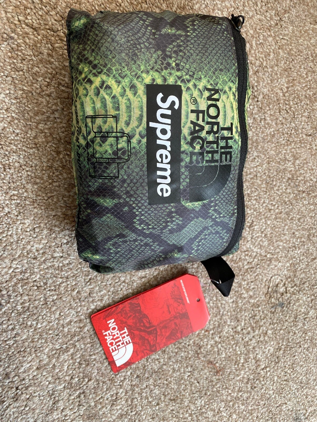 Sac de voyage week end Supreme x The North Face poids mouche vert imprimé serpent Waterpro