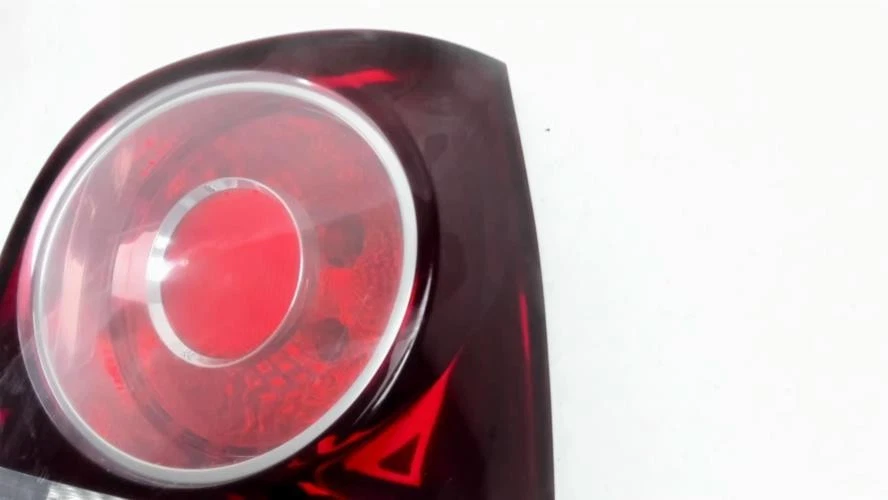 Feu arriere principal droit (feux) VOLKSWAGEN POLO 4 PHASE 2 6Q6945096AB - Photo 2/4