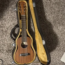 Guitarlele - Oscar Schmidt - Acoustic electric