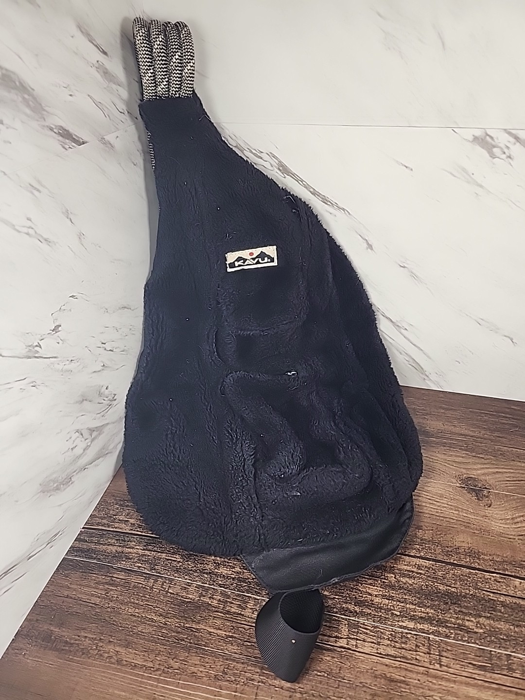 Kavu Brown Black Sherpa Fleece Large Sling Rope Bag Kavu Mini Rope Fleece Sling Bag Teddy Brown | eBay main image 3