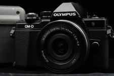 US Duty Paid Olympus OM-D E-M10 Mark II Digital Camera w/ Lens Black 10017