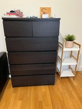 Grande commode, de couleur noire, marque Ikea, bon état