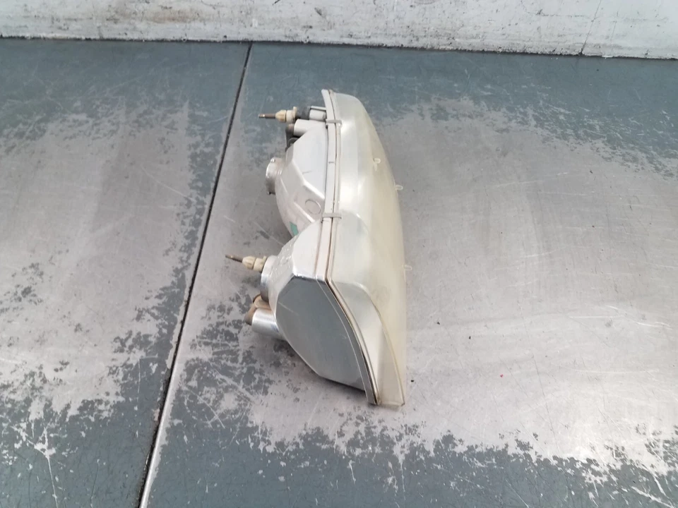 Luz de cabeza izquierda Grand Marquis/Corwn Vic Victoria 2000 #1010 D2 Foto 2 de 4