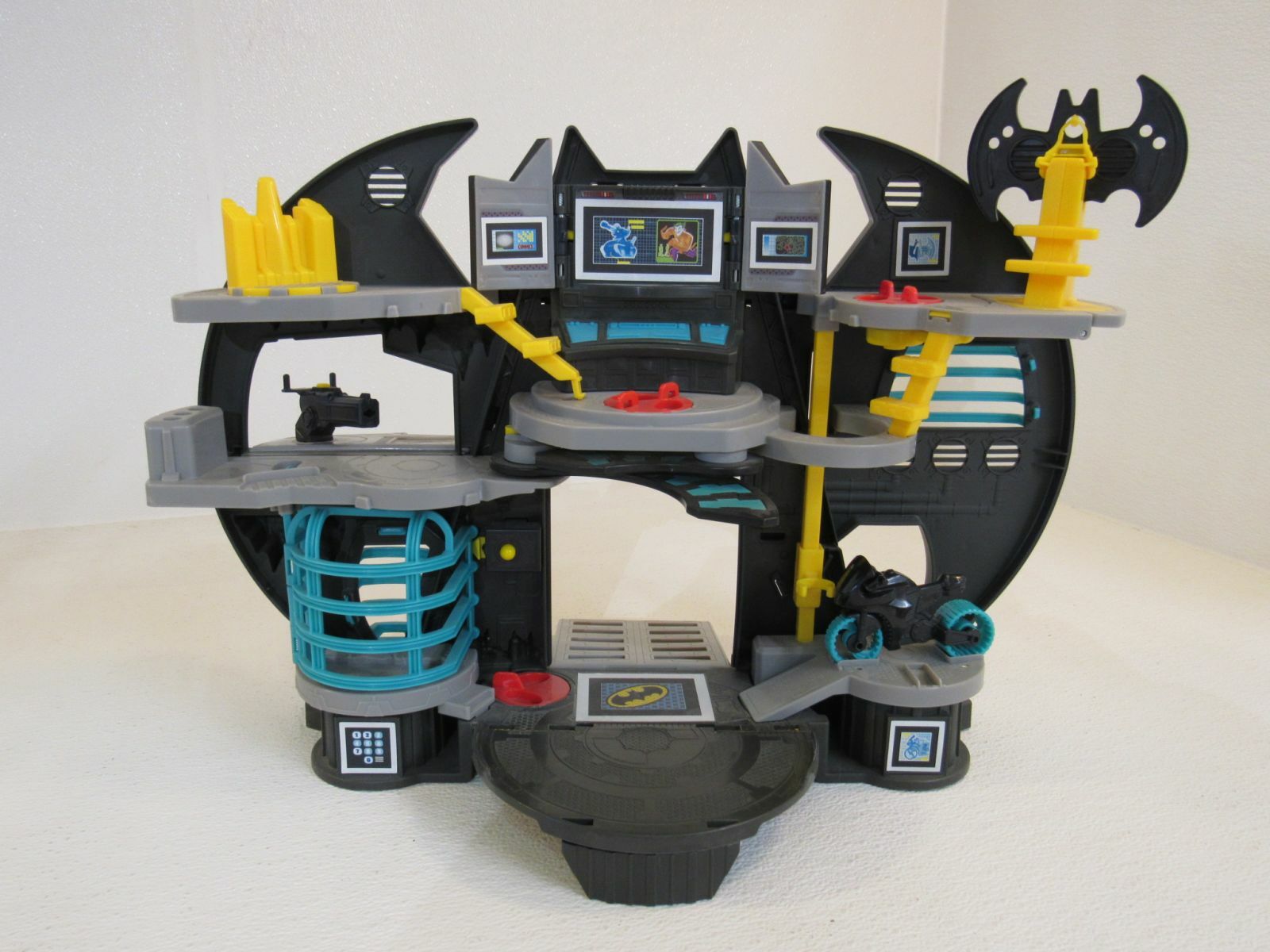 Fisher Price Super Friends Batcave Imaginext X7677