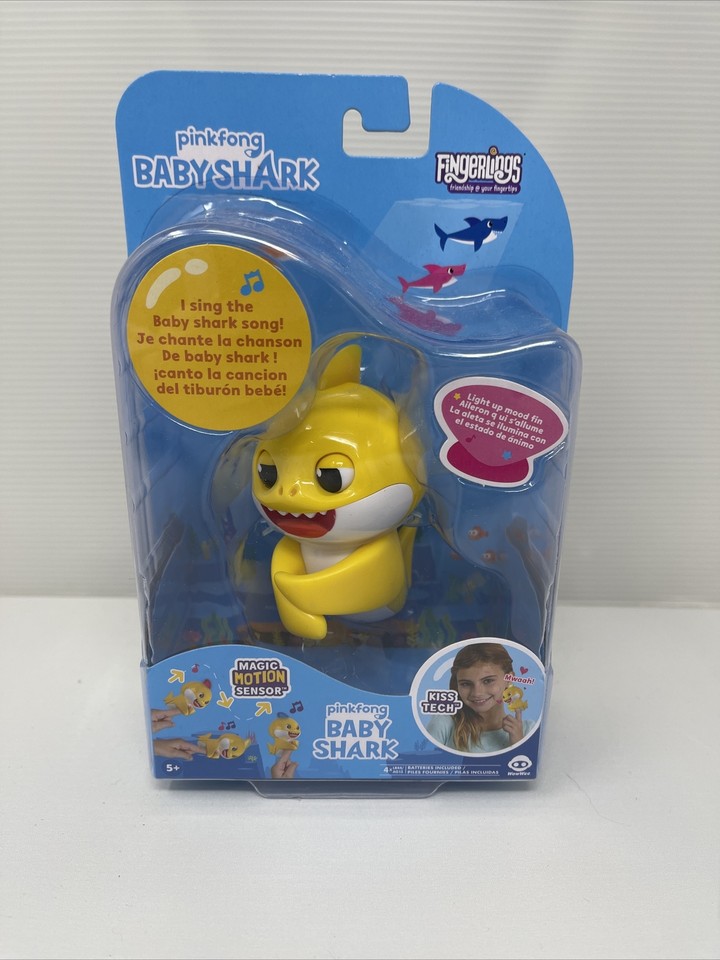 pinkfong baby shark Fingerlings, Magic Motion Sensor, Batteries