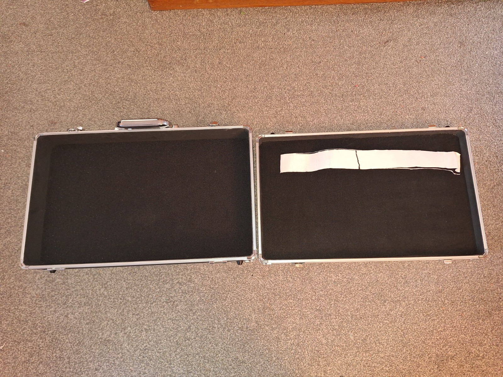 Gorilla Guitar Pedal Board Case Black with board tape 5060369500790