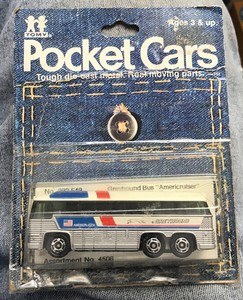 tomica greyhound bus