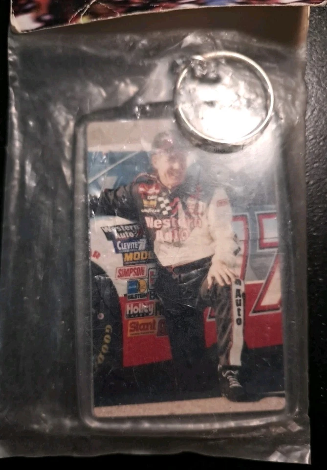 Darrell Waltrip - NASCAR 1995 Western Auto #17 Vintage Key Chain NIP - Image 2 of 4