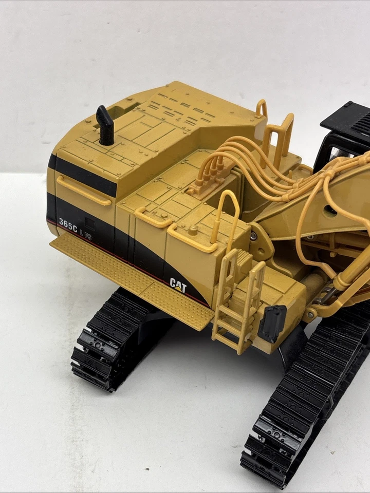 NORSCOT CATERPILLAR 365C LFS-FRONT SHOVEL W/METAL TRACKS-1:50 SCALE? - Image 3 of 4