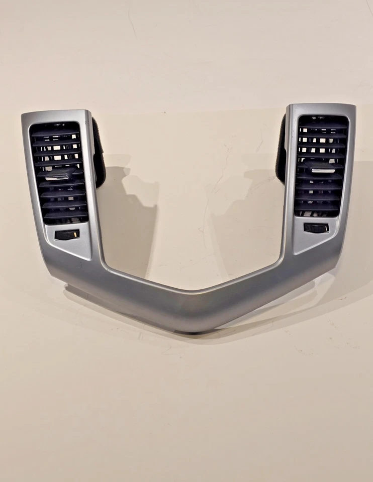11-15 CHEVROLET CRUZE CENTER DASH RADIO TRIM BEZEL A/C VENT SILVER 96829367 OEM - Image 4 of 4