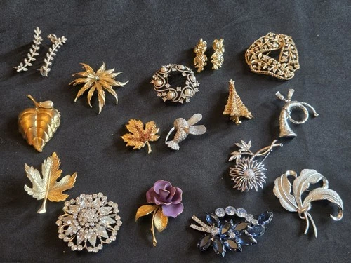 Lot of Vintage or Costume Estate Jewelry Pins Brooches