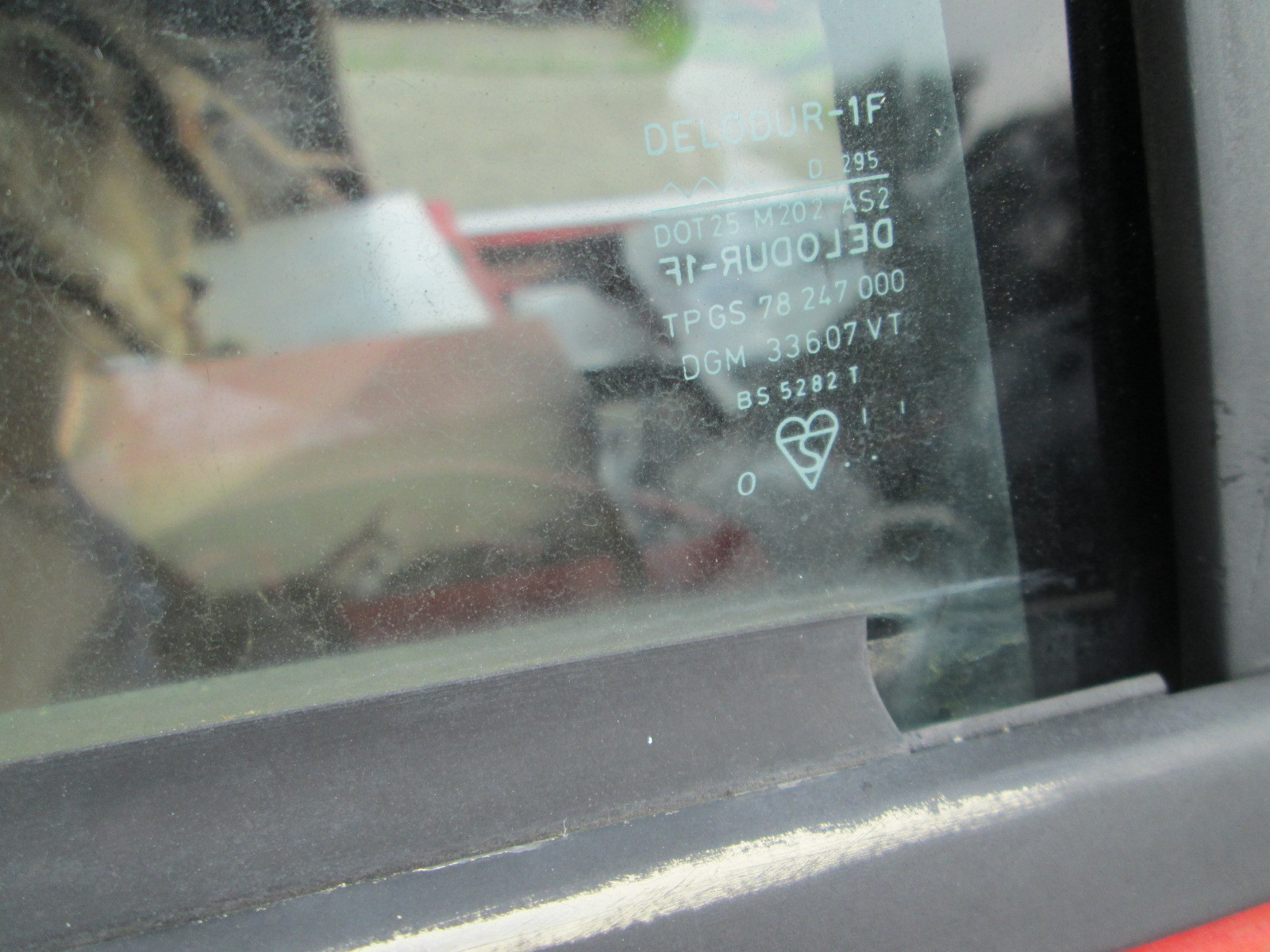 Ferrari Mondial 8 - RH Rear Fixed Glass Window # 60637500