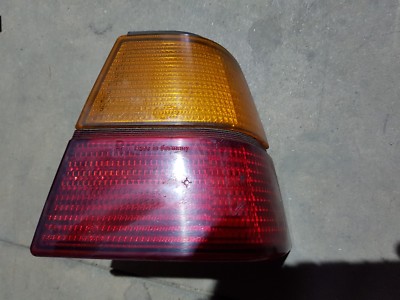 Heckleuchte Rücklicht Rückleuchte Passat Kombi B2 BJ87 Rechts 321945257H