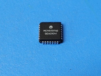 (2 PCS) MC145151FN2 MOT PLL Frequency Synthesizer, CMOS, PLCC28