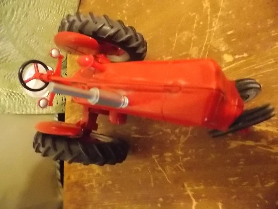 Farmall Super MD Diesel Tractor Ertl McCormick Diesel Tractor 1/16 no box - Image 3 of 4