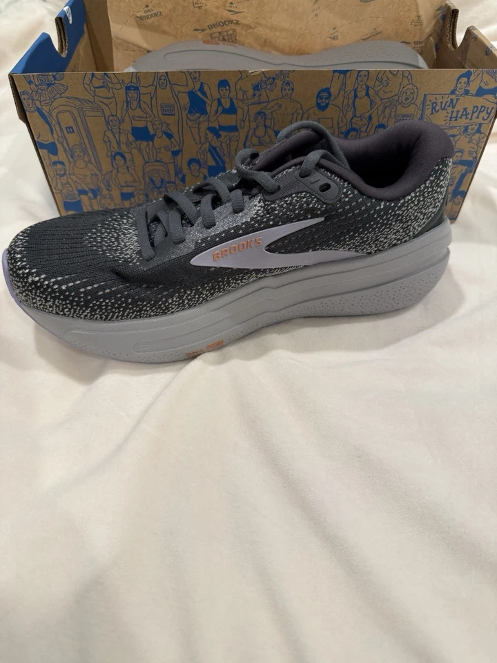 NUEVAS Tenis Brooks Ghost Max 2 Para Mujer Talla 7.5 Ébano/Lavanda Foto 4 de 4