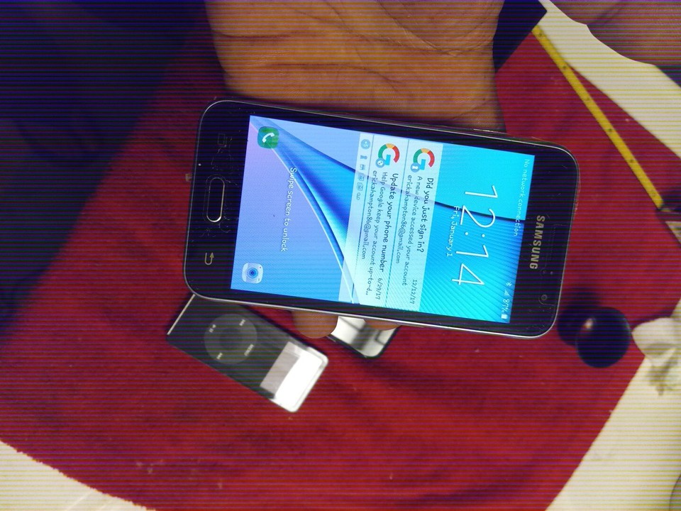 electronics lot for parts or repair 2 Ipod, IPhone A1660, Samsung Nokia