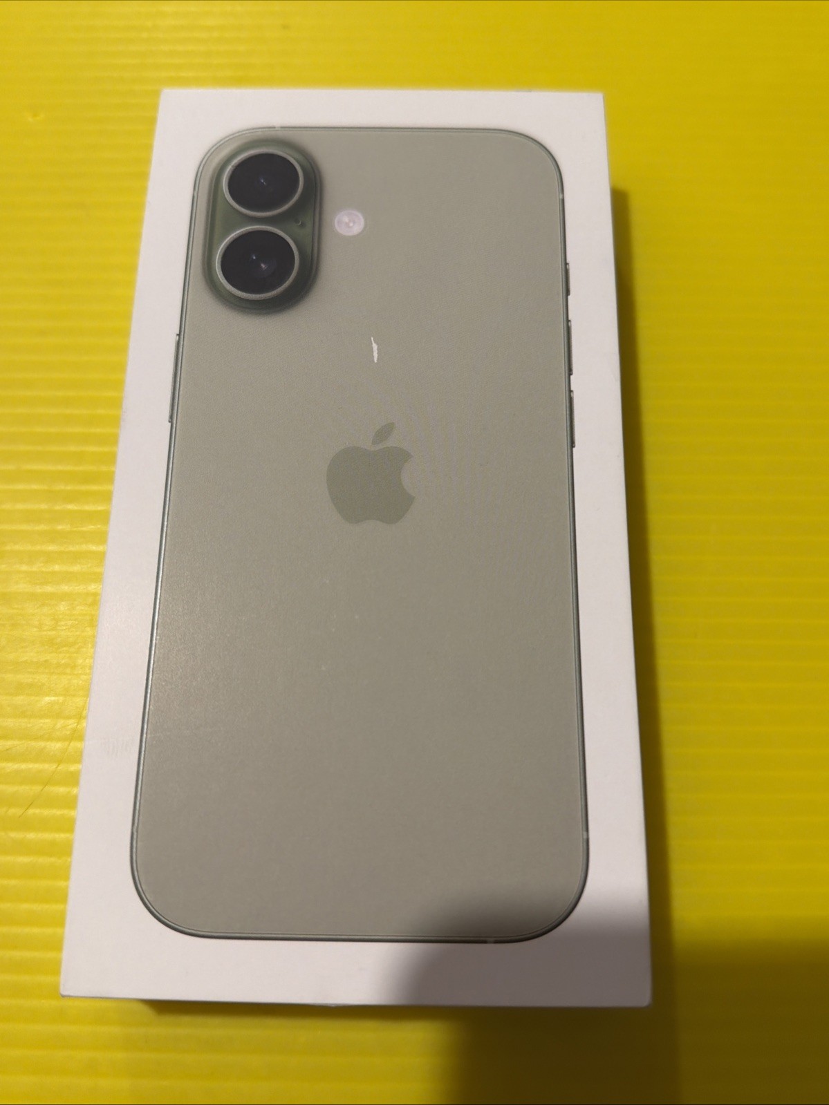 Apple iPhone 17 - 256GB - Sage (8 Days Use) Apple Australian Warranty 17/3/28.