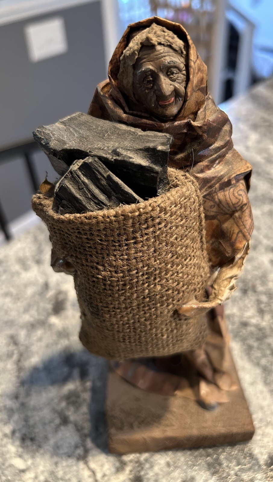 Xalisco Papel Maché Stachue De Mujeres Llevando Un Saco EB MR Hecho en México