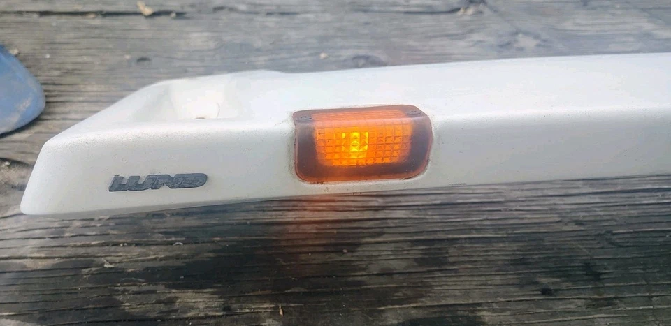 1988-1998 & 2000 LUND Moon Visor Chevrolet￼ GMC Suburban Yukon Silverado  - Image 4 of 4