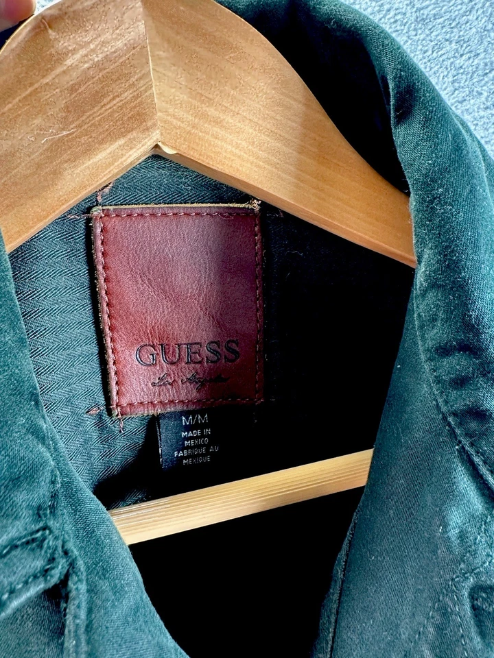 Jaqueta jeans verde vintage Guess pequena masculina/feminina - Imagem 4 de 4