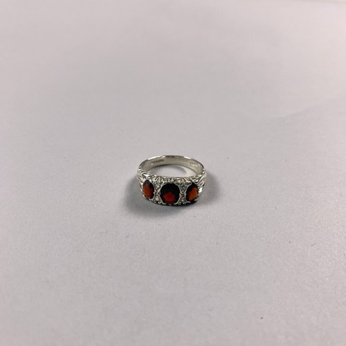 Vintage 925 Sterling Silver Garnet Trilogy Ring - Q - Picture 1 of 6