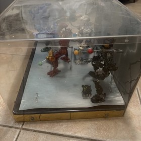 LEGO Bionicle 2006 toa Inika Walmart Display Case FOR REPAIR! Damaged! Rare