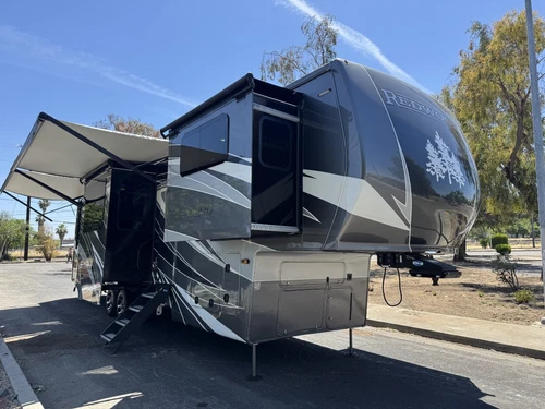 2022 CROSSROADS REDWOOD 3951MB FIFTH WHEEL TRAILER "LOADED"