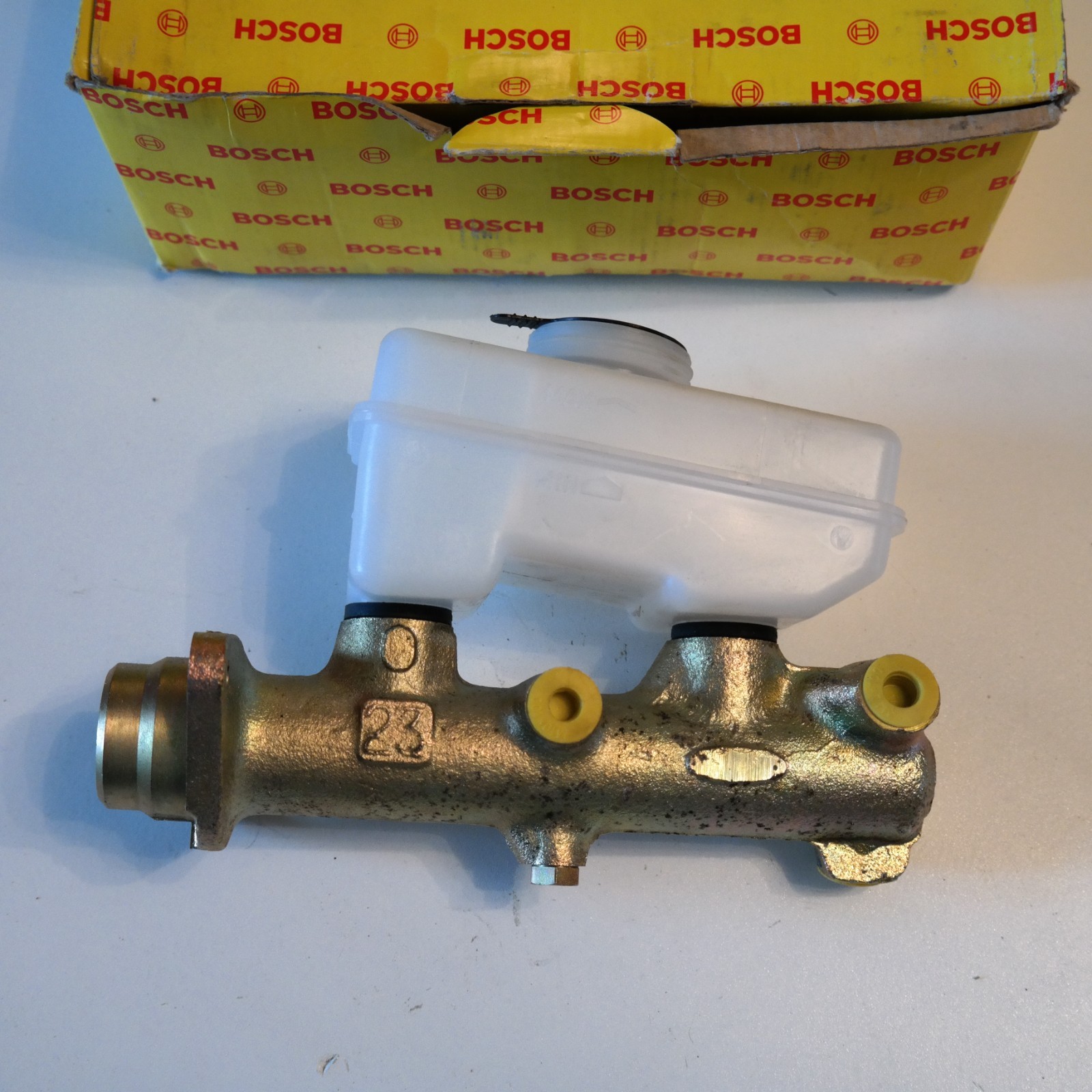 Maître-cylindre Bosch 0204123477 pour Ford Escort IV et Orion II