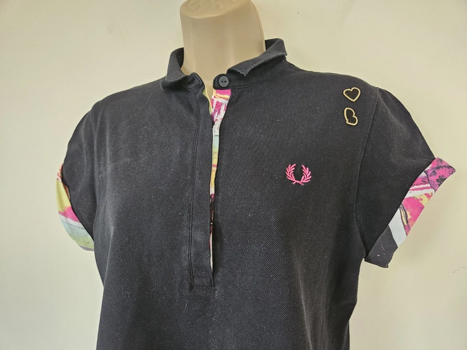 FRED PERRY Amy Winehouse Foundation Embroidered Hearts Polo Top UK 14 T-Shirt - Image 2 of 4
