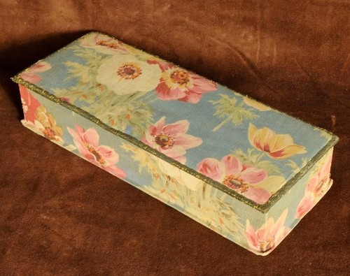 Beautiful PAIR Antique French Cotton Textile Boudoir Boxes, Pink Anemones, C1920 - Picture 8 of 12