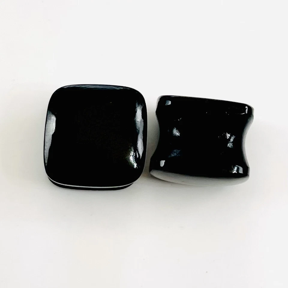 Tapones medidores de oreja con forma de cojín de doble llamarada negra natural tamaño 8 g-54 mm Foto 3 de 4