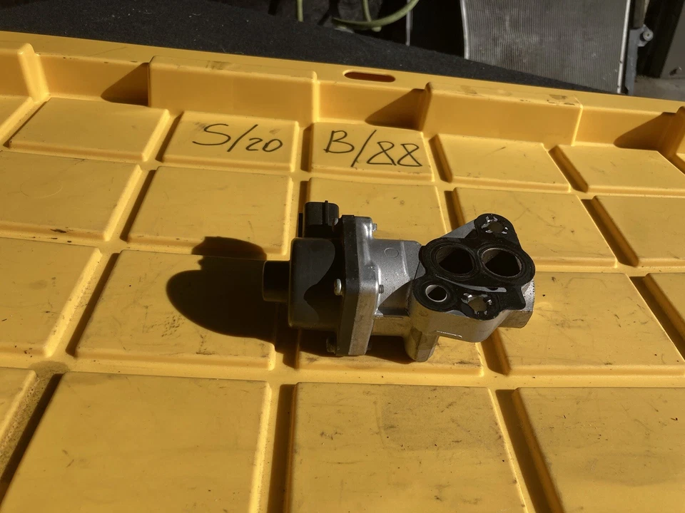 Válvula Ford Fusion Hybrid Lincoln MKZ EGR 2013-2018 fabricante de equipos originales (31 k millas) Foto 2 de 4