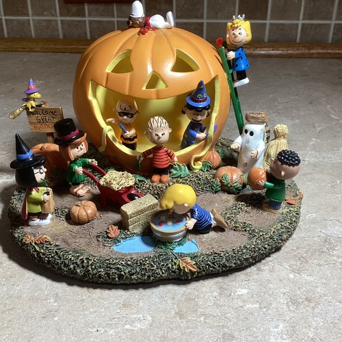 Bradford Exchange Peanuts Great Pumpkin Carving Party Halloween Lighted